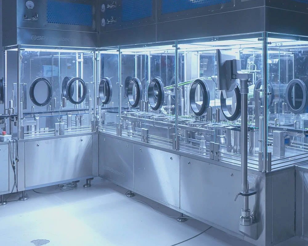 Línea de producción farmacéutica de SP I-DosiTecno con cámaras de llenado aséptico
